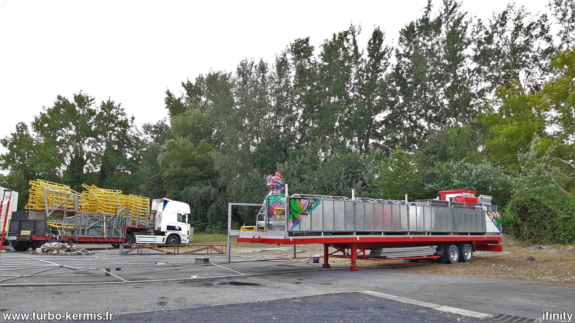Montage Fête Foraine de la Pentecôte à SaintAmandlesEaux (59) 2020
